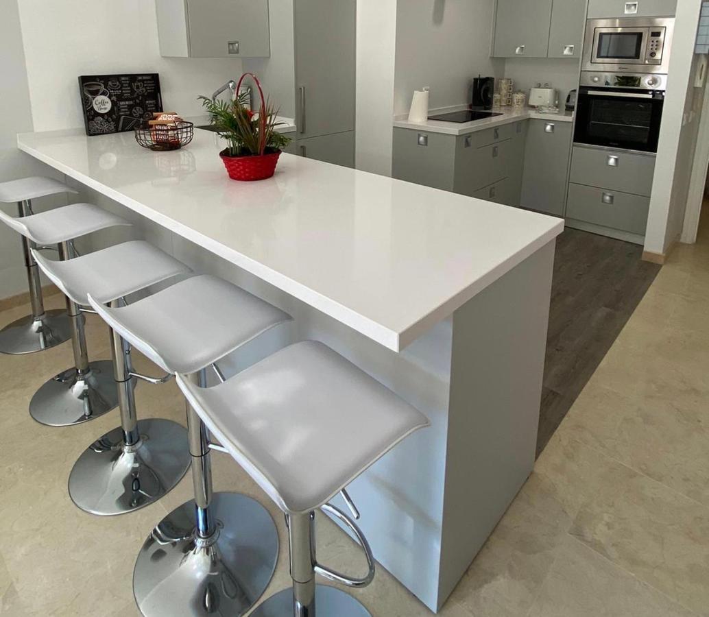 Luxury Beach Side Apartment In Marbella Playa Exteriör bild