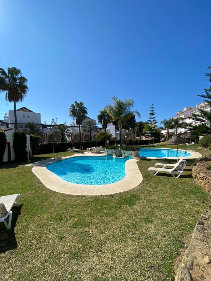 Luxury Beach Side Apartment In Marbella Playa Exteriör bild