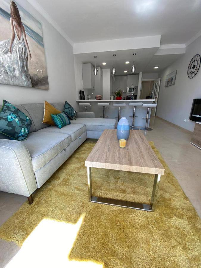 Luxury Beach Side Apartment In Marbella Playa Exteriör bild