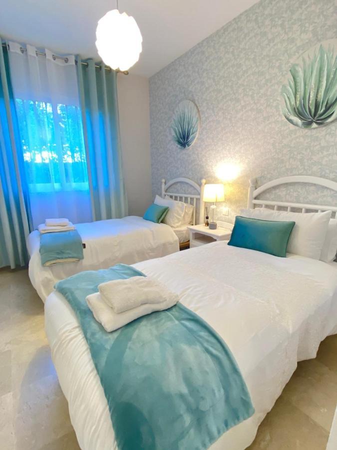Luxury Beach Side Apartment In Marbella Playa Exteriör bild