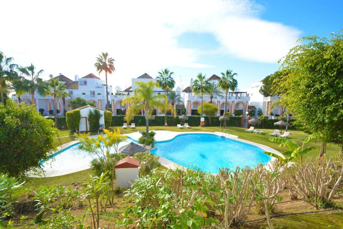 Luxury Beach Side Apartment In Marbella Playa Exteriör bild