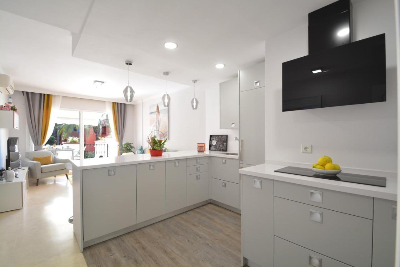 Luxury Beach Side Apartment In Marbella Playa Exteriör bild
