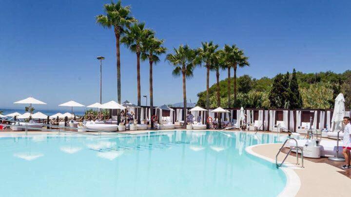 Luxury Beach Side Apartment In Marbella Playa Exteriör bild