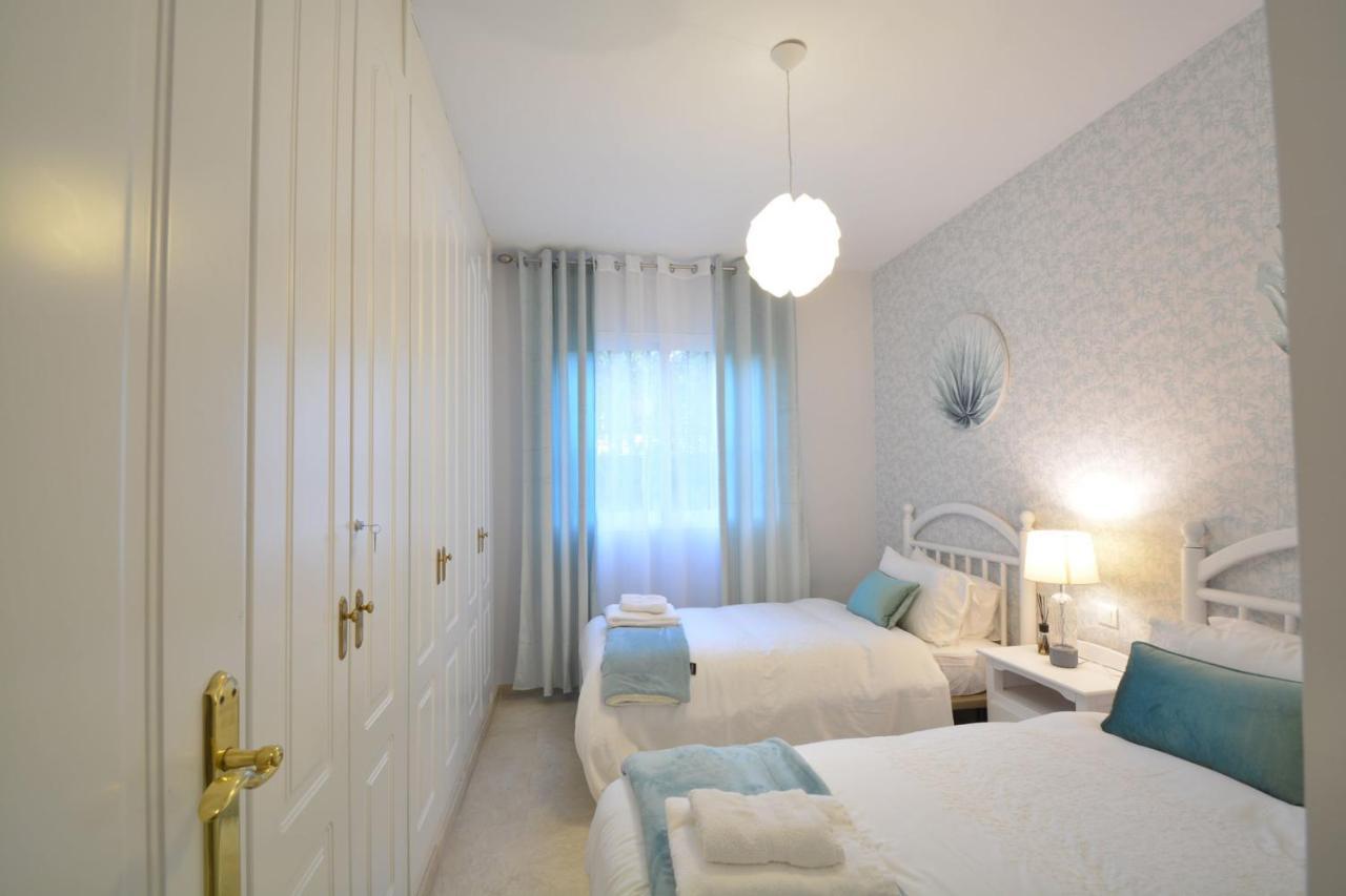 Luxury Beach Side Apartment In Marbella Playa Exteriör bild
