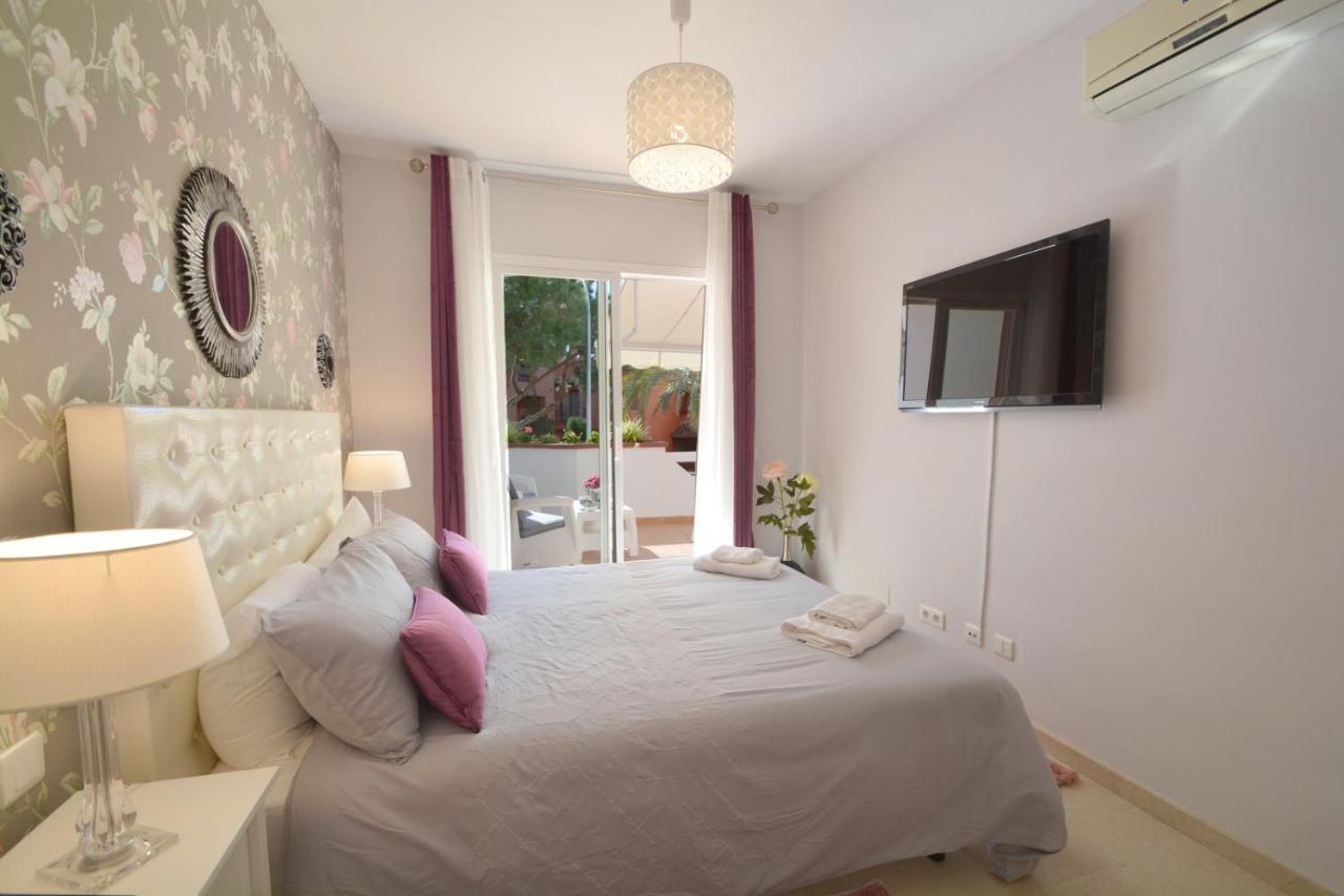 Luxury Beach Side Apartment In Marbella Playa Exteriör bild
