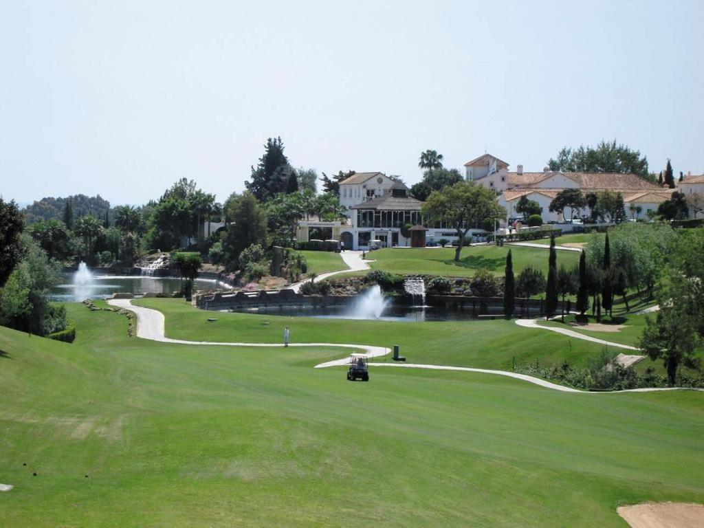 Luxury Beach Side Apartment In Marbella Playa Exteriör bild