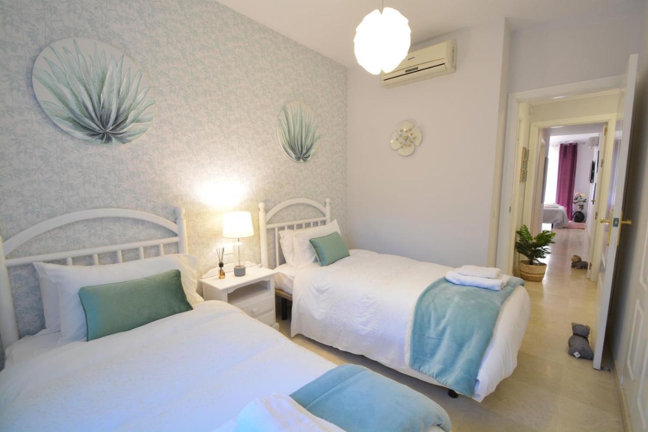 Luxury Beach Side Apartment In Marbella Playa Exteriör bild
