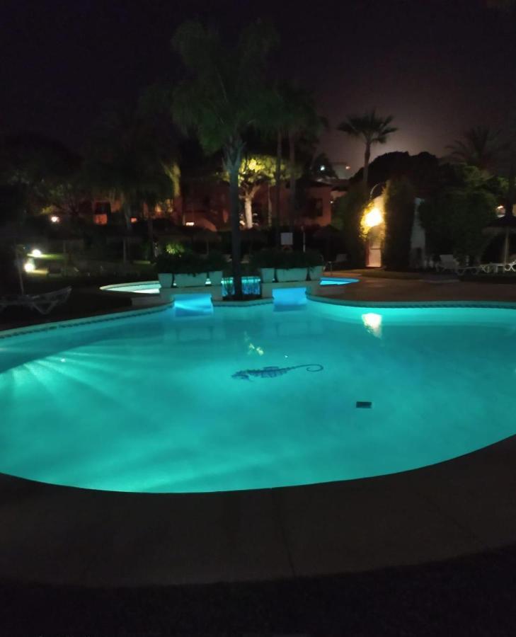 Luxury Beach Side Apartment In Marbella Playa Exteriör bild