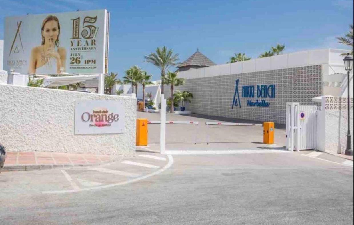 Luxury Beach Side Apartment In Marbella Playa Exteriör bild